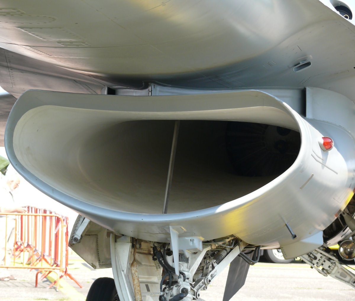 gturner6ppc's tweet image. Could a diverterless inlet, as tested on the F-16 and implemented on the F-35, improve the performance of the P-51?
