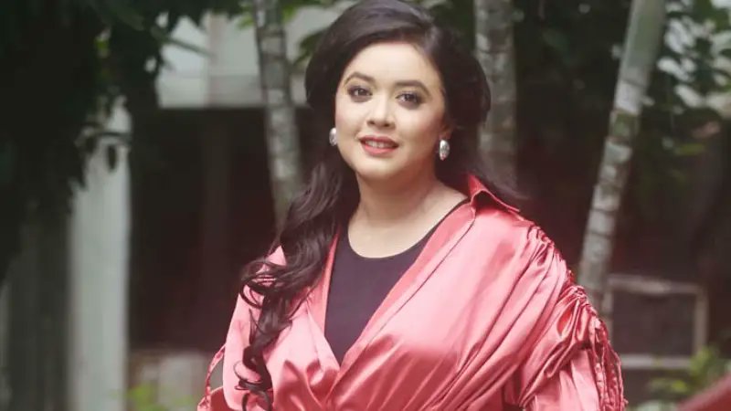 দুষ্টু পোলাপানের ভিড়ে সময় কেমন কাটছে গায়িকা ঐশীর!