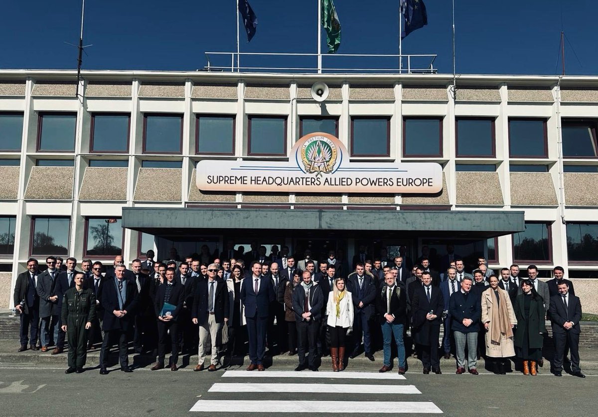 La 32e promotion de l’École de guerre a poursuivi son immersion stratégique avec des visites au NATO HQ à Bruxelles, au SHAPE à Mons et au JFC Brunssum. Une opportunité précieuse pour approfondir leur compréhension des enjeux stratégiques et opérationnels de l’Alliance.