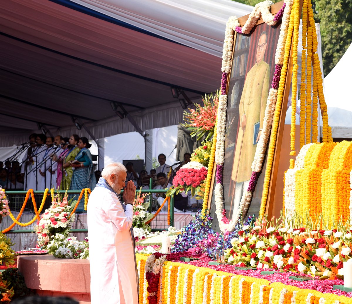 BJP4India's tweet photo. पीएम श्री @narendramodi ने संविधान निर्माता, 'भारत रत्न' बाबा साहेब डॉ. भीमराव अंबेडकर जी की जयंती के अवसर पर संसद भवन, नई दिल्ली में उन्हें श्रद्धांजलि अर्पित की।

#AmbedkarJayanti https://t.co/PIntRbCJ1F