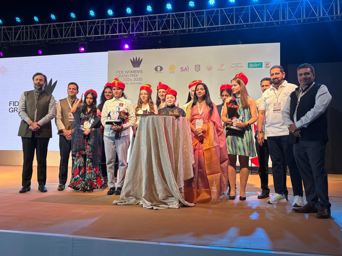 ChessbaseIndia's tweet photo. Check out some photos from the opening ceremony of the @FIDE_chess WGP 5th leg at Pune! All the top Indian Women - Koneru Humpy, Harika Dronavalli, Vaishali Rameshbabu and Divya Deshmukh will be seen in action starting today.
📷 Anmol Bhargav
#chess #chessbaseindia #fidewgp https://t.co/2xcF2YjeyE