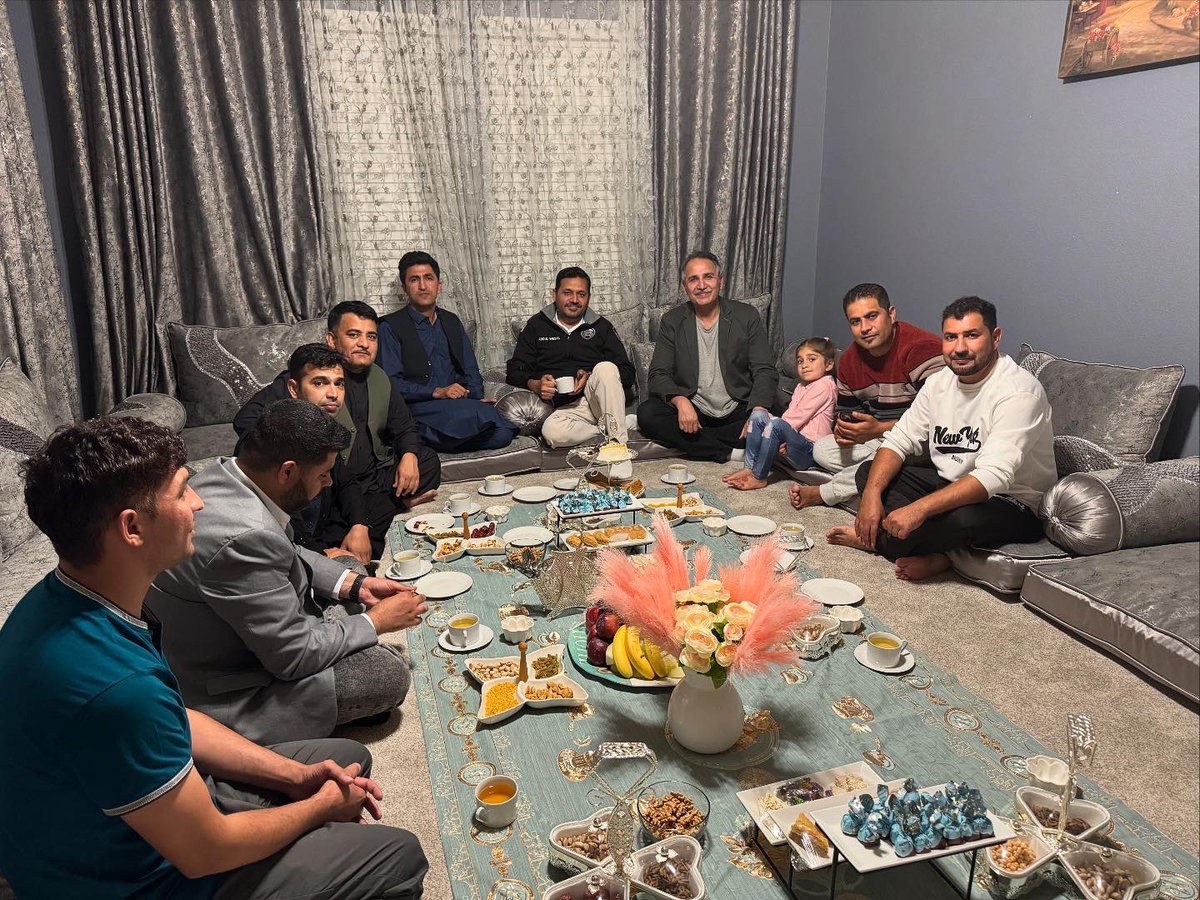 Haroon Bacha هارون باچا (@haroonbacha27) on Twitter photo که اختر نه وي، له يار سره اختر وي
بې له ياره که اختر وي، اختر نشته
ستر خوشال
#friends #Houston که اختر نه وي، له يار سره اختر وي
بې له ياره که اختر وي، اختر نشته
ستر خوشال
#friends #Houston