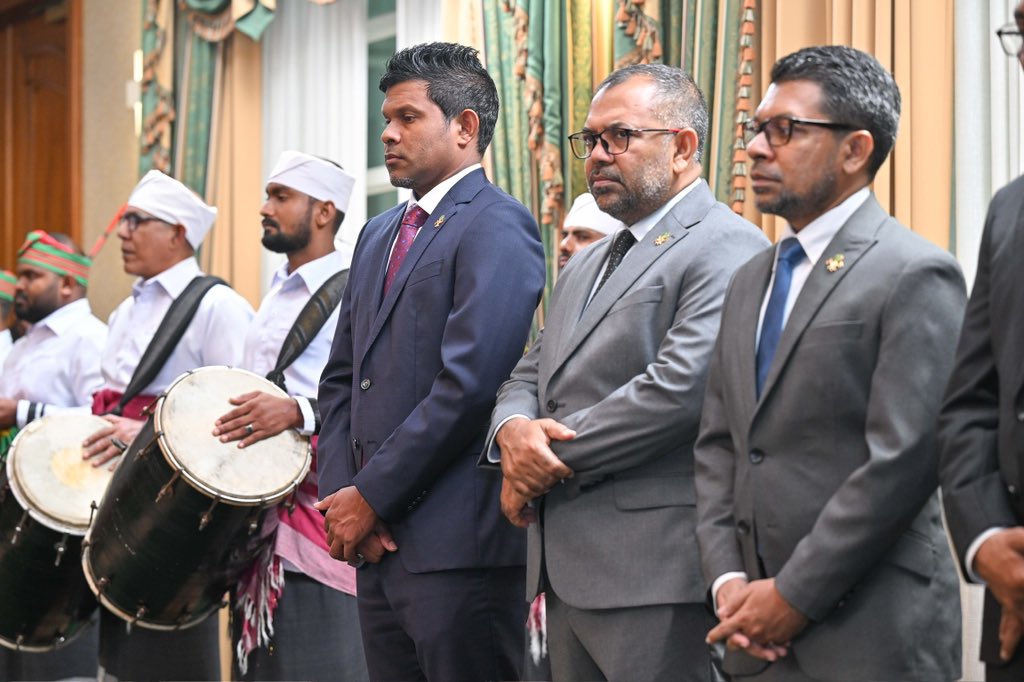 H.E President Dr Mohamed Muizzu confers the Order of the Dignified Rule of Muleege Dynasty (O.D.R.M.D) on the Chief Executive of the Saudi Fund for Development, His Excellency Sultan bin Abdulrahman Al-Murshid. He was presented with the laurels at an official ceremony held at the