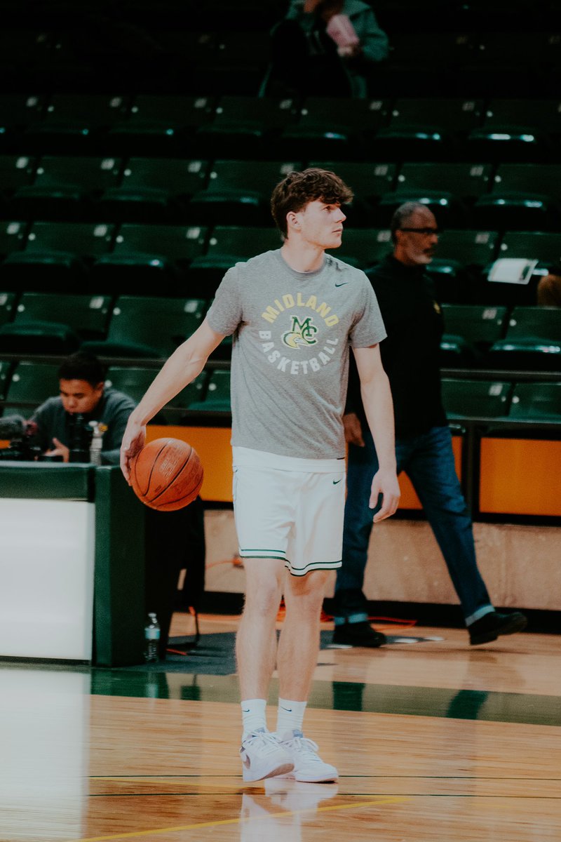 I have officially been granted my release, I would like to thank Coach Isaac and the rest of staff for giving me an opportunity to be apart of the program. 
6’7 Wing 4.0 GPA, 3 to play 🚨