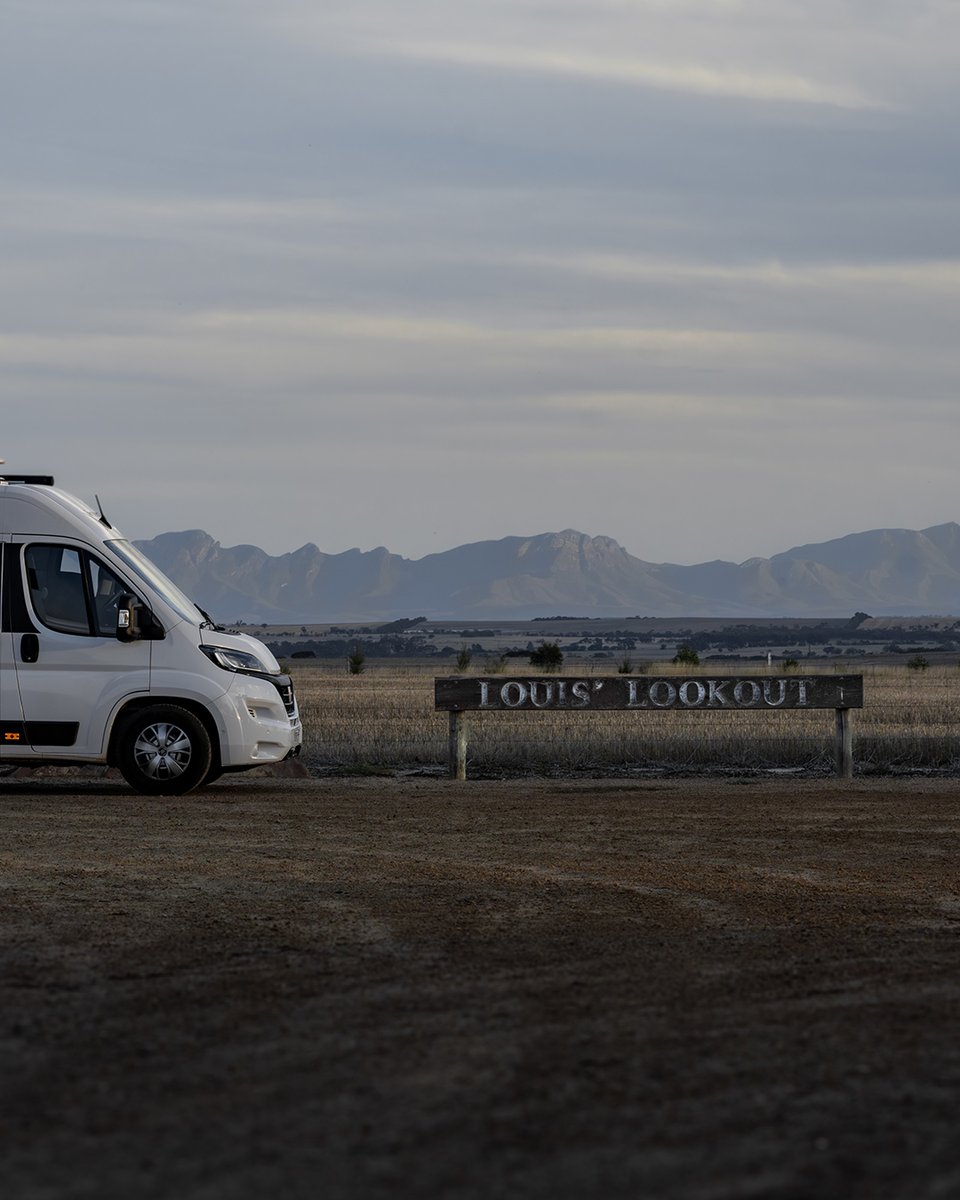 gointerstate's tweet image. Is this the best rest stop in WA? ⁠
⁠
Views of the Stirling Range and incredible sunset. Stop in on your way to the National Park. 🌲⁠
⁠
📍Louis&apos; Lookout Rest Area⁠
⁠
gointerstate.com.au
