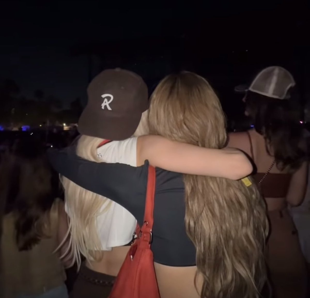 valrosiess's tweet image. I CANNOT FUCKING DO THIS ANYMORE😭😭😭😭😭😭😭😭😭😭😭😭😭😭😭😭😭😭😭😭😭😭😭😭😭😭 #CHAELISA #LISA #ROSÉ