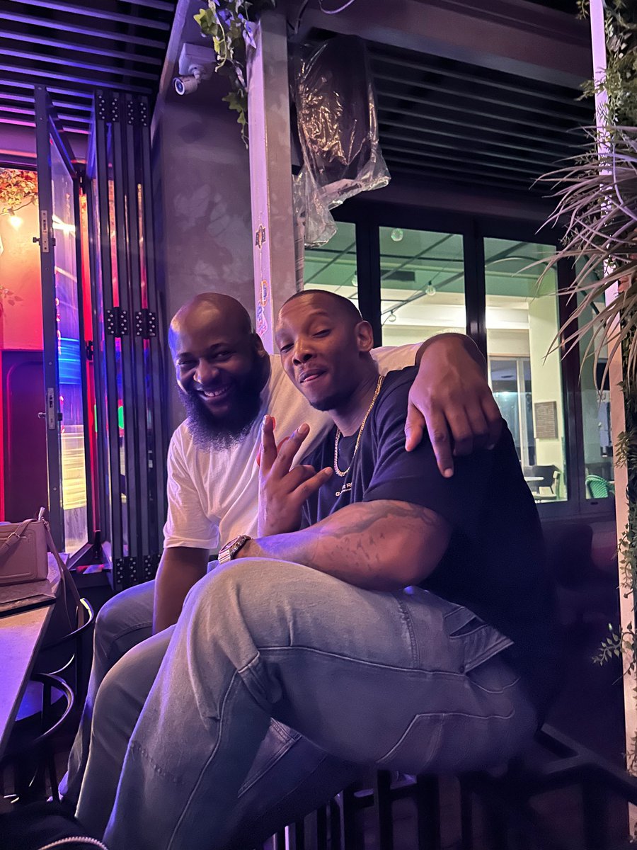 SoupLorrd's tweet photo. Brothers &amp; Bevs 🤲🏾🍲 https://t.co/oawVMBIyVu