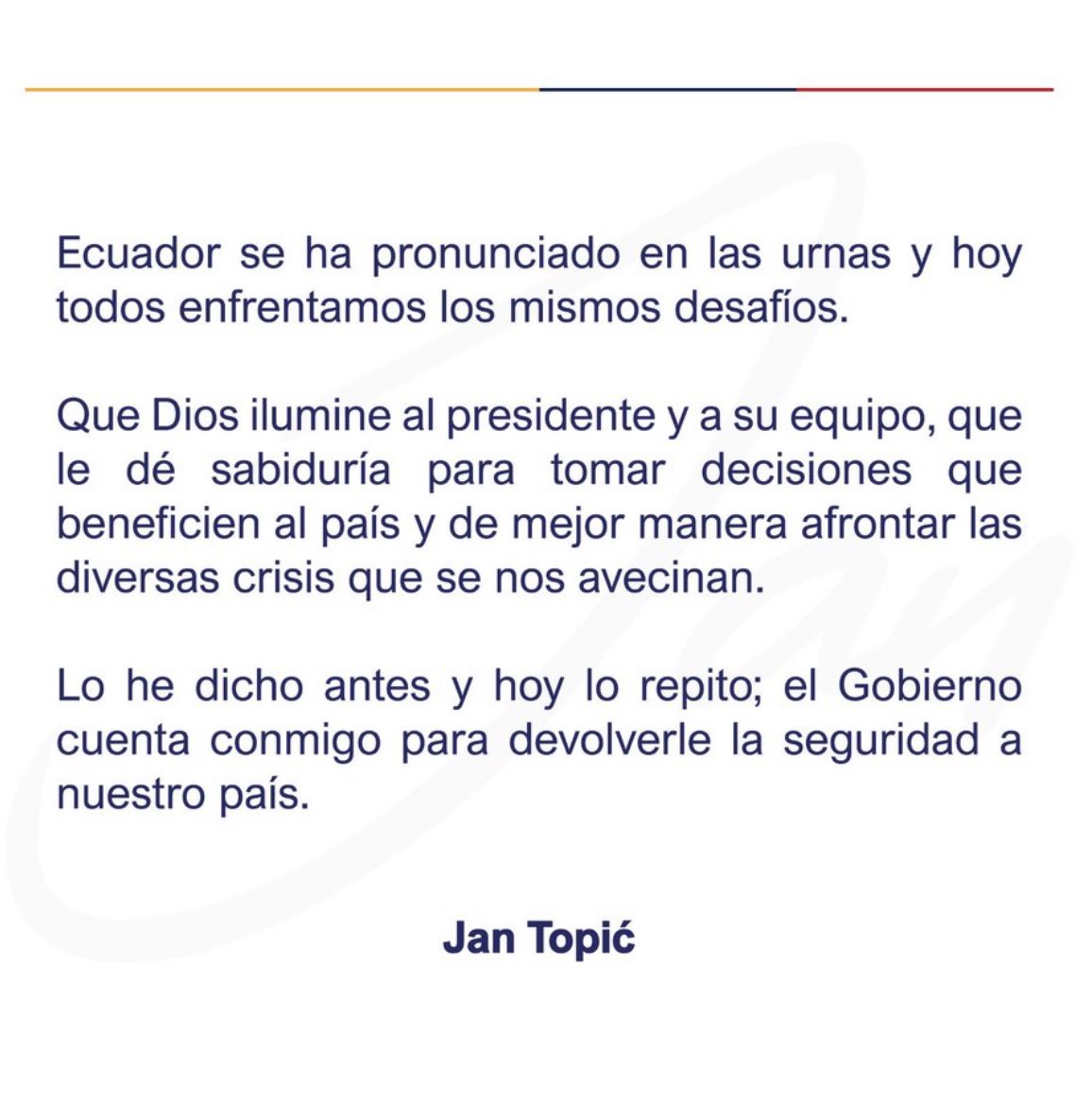 Este personaje tal parece que anda desempleado o se cree imprescindible