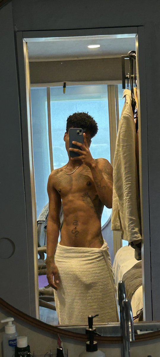 prazerriick's tweet photo. 🌚 https://t.co/RcEiHsOBbm