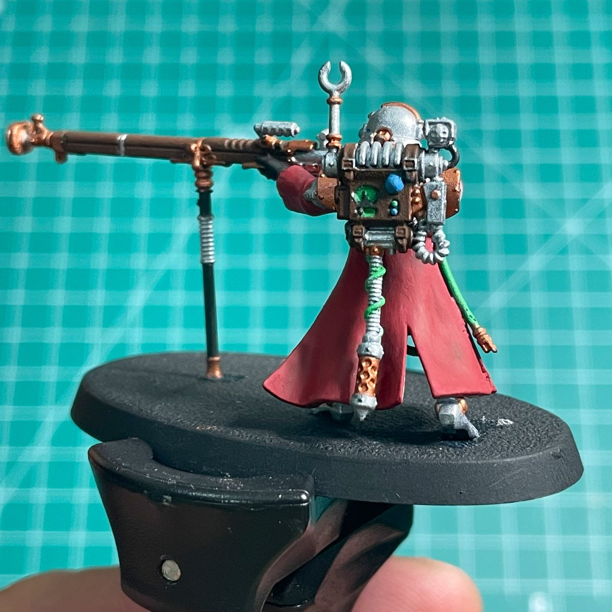 ZexyWarlock's tweet photo. Skitarii with Transuranic Arquebus aka The Sniper Skit joins the squad! 

#warhammer40k #adeptusmechanicus #miniaturepainting https://t.co/JpoVuorsrP