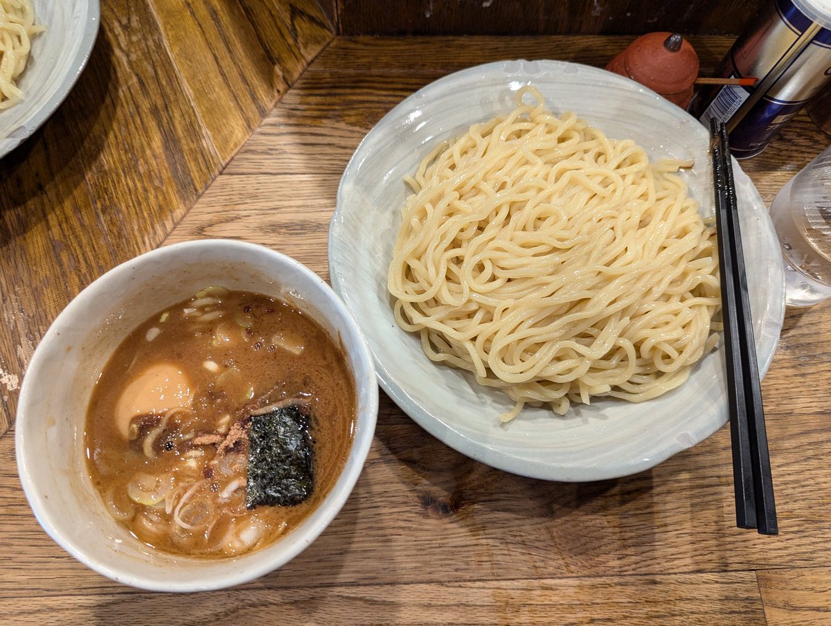 kentacky114's tweet photo. 新宿の風雲児かなり久々に行きました。
ここはさすがに美味すぎますね。
お客さん多いのに、店員さんのスピード感をもった対応がもすごい。

毎月通いたい🙂 https://t.co/cTMd7JBEib