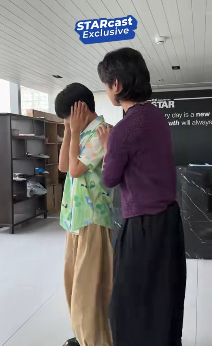 mountainmarion's tweet photo. @HORI7ON_twt  😺🐰

paki ulit ng anxiety trend pls. 😂 dapat may hug sa huli. 🥺🙏😝

pero omg the size difference. 😭 https://t.co/wDn0qj5UGh