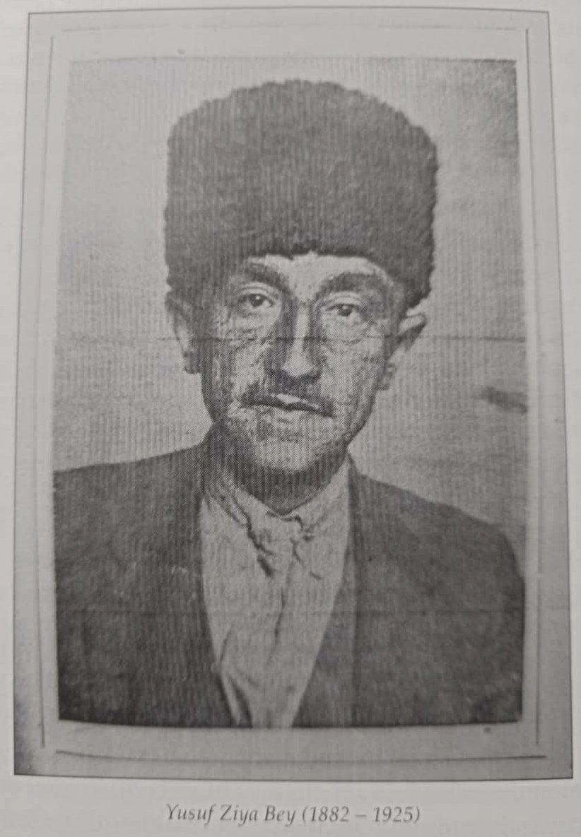 zeydanlioglu's tweet photo. 100 sene önce bugün 14.4.1925'te, Bitlis Harp Divanı kararı uyarınca Bitlis mebusu Yusuf Ziya Bey ve Cibranlı Halid Bey, Azadî üyesi olduklarından dolayı Bitlis'te idam edildiler. Teğmen A. Rıza Bey, damadı Faik Bey ve Mela Abdurrahman da kurşuna dizildiler.
Mezarları bilinmiyor. https://t.co/dQrJ81Jfw5