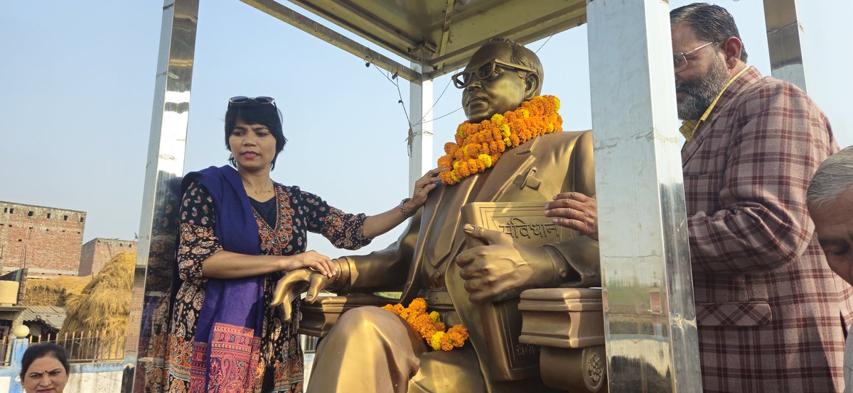 डॉ अंबेडकर की जयंती पर समस्त देशवासियों को हार्दिक बधाई व नमन
जय भीम केवल नाम या नारा ही नही बल्कि क्रांति है।एक ऐसी क्रांति जो समानता स्वतंत्रता और बंधुता की पहल करती है। एक ऐसी क्रांति जो मानवता को जागृत करती है।इंसान को तार्किक और विज्ञानवादी बनाती है।
#AmbedkarJayanti
#जयभीम