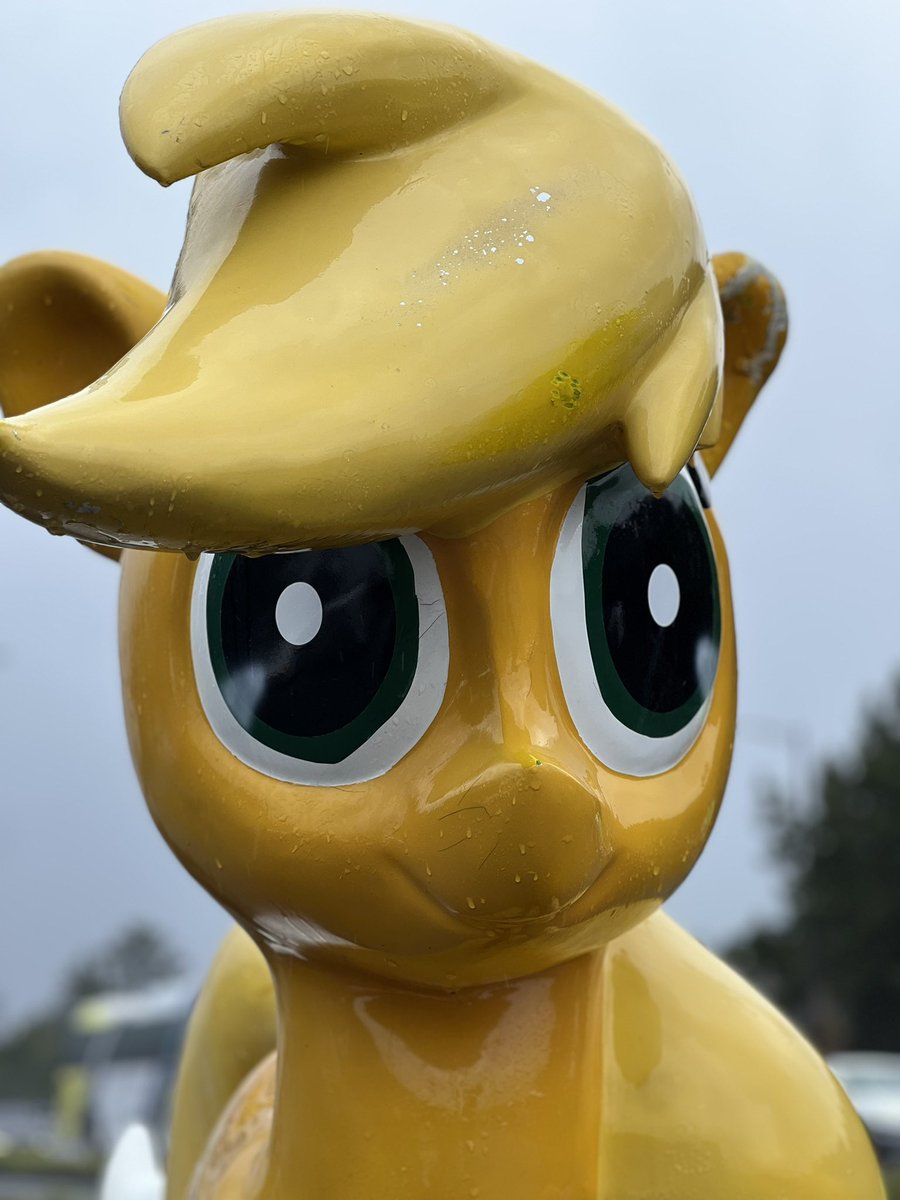 Found a Appel jack statue in Jaju