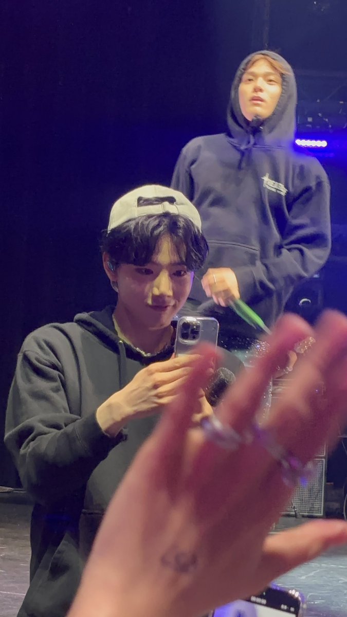 ning2film's tweet image. Guys junkyu