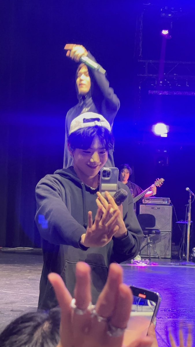 ning2film's tweet image. Guys junkyu