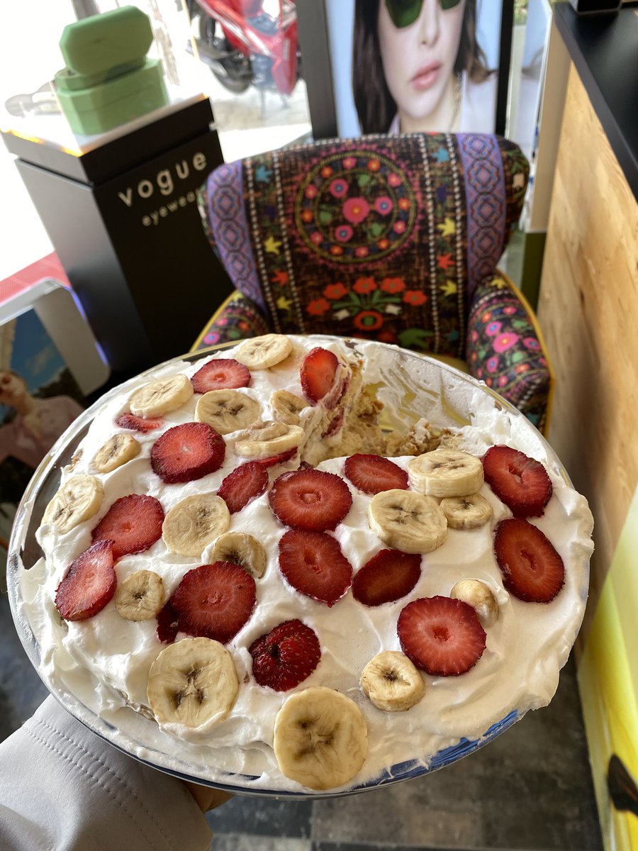 Komşum günaydın  demeye gelmiş :)