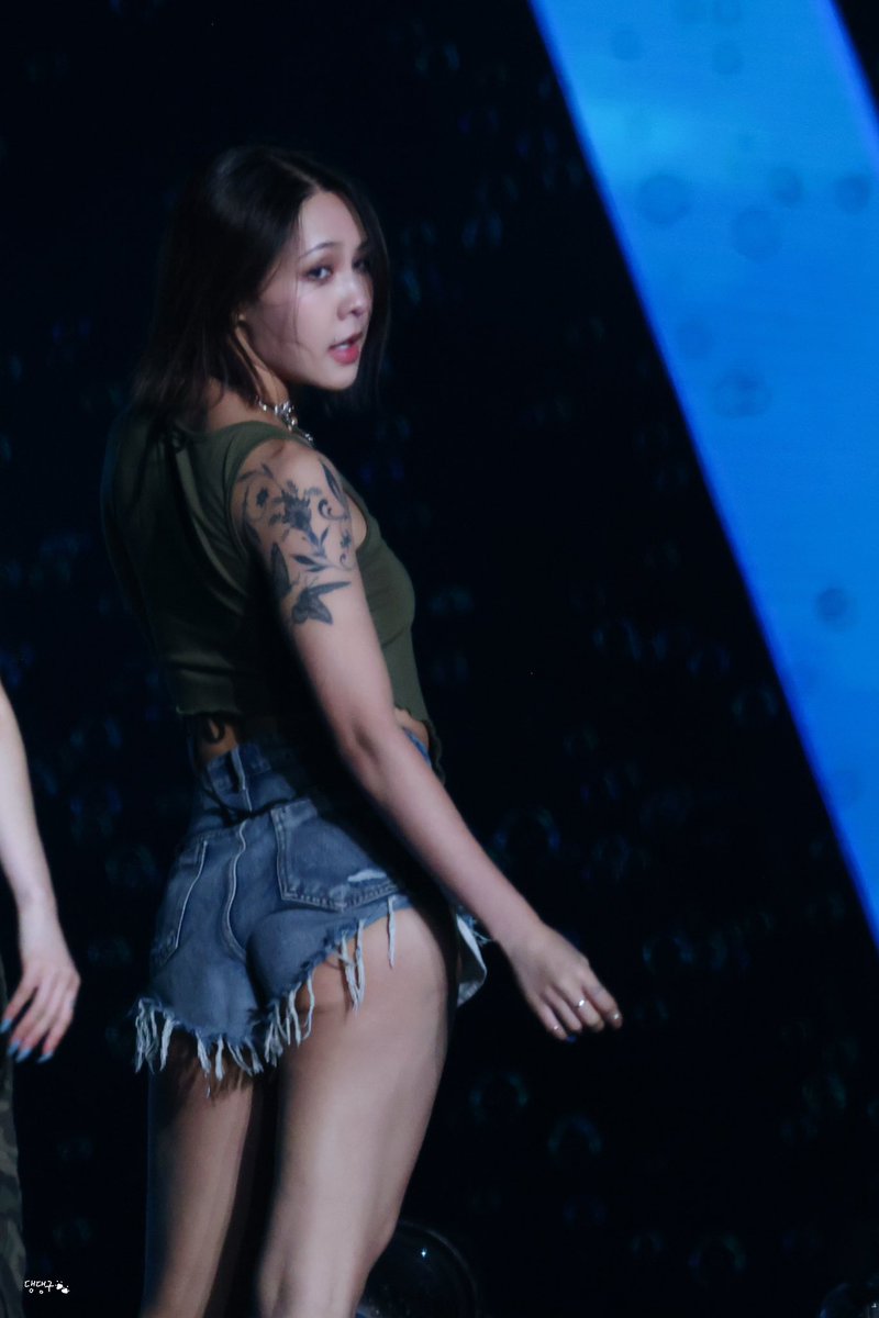 janerabbit0105's tweet photo. 250413 WATERBOMB HAINAN DAY2 JANE
널 무대에 서는 그 순간부터 제 빛이 되셨어요🤎 
-
#홀리뱅 #제인 #짱제인 https://t.co/dlV02qVWbC