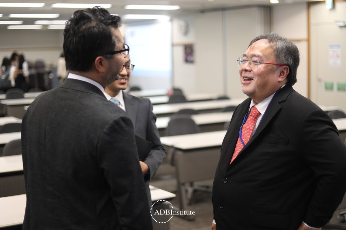 📢 🎉 𝐀𝐃𝐁𝐈 𝐰𝐞𝐥𝐜𝐨𝐦𝐞𝐬 𝐢𝐭𝐬 𝐧𝐞𝐰 𝐃𝐞𝐚𝐧 

Mr. Bambang Brodjonegoro began his role as Dean of ADBI, bringing extensive leadership experience, including having served as Indonesia’s Minister of Finance. Staff at the Tokyo office greeted him on his first day.