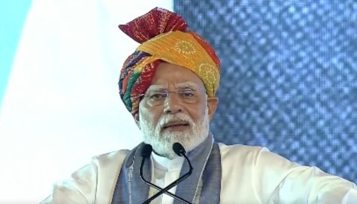 tv13gujarati's tweet image. PM મોદીએ હિસારથી અયોધ્યા સુધીની ફ્લાઇટને બતાવી લીલી ઝંડી, કહ્યું-સતત વિકાસ એ ભાજપનો મંત્ર
tv13gujarati.com/news/pm-modi-f…
#pm #NarendraModi #flagsoff #FLIGHT #hisarairport #Ayodhya #tv13gujarati