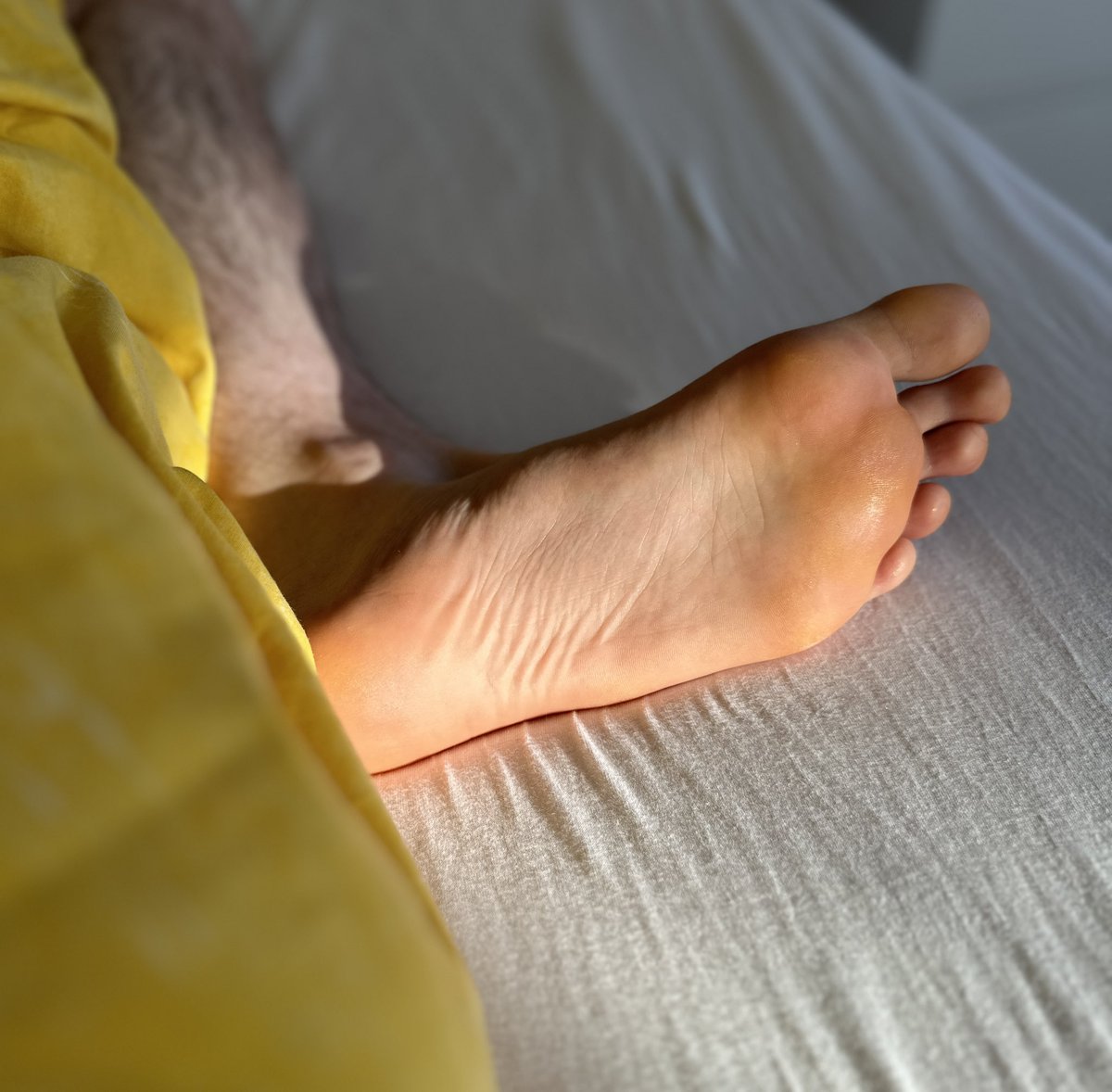 GermanAlpha47's tweet photo. Some don’t get it - but you do. You feel that pull, don’t you? Real betas don’t need orders. They just know when it’s time to send. Quietly. Willingly. Because it feels right.

Still warm from sleep. Soft. Heavy. Divine.
And you're already picturing them. https://t.co/Te09loItNp
