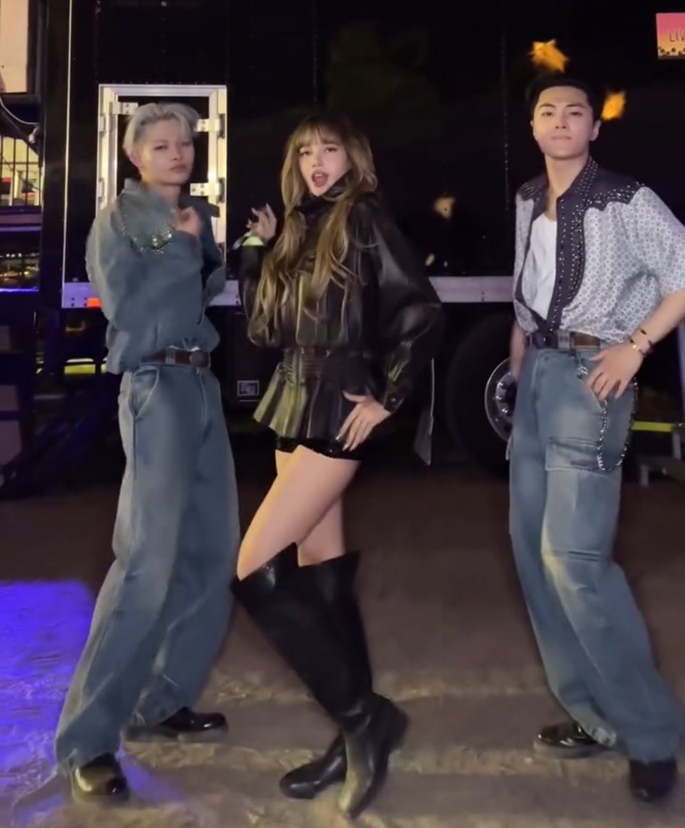 EN7ernally's tweet image. NI-KI AND JAY WITH LISA!!!!!

#ENCHELLA #ENHYPEN #Coachella2025