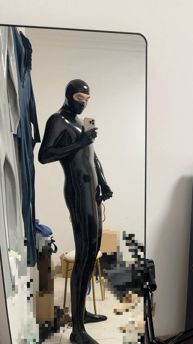 眼入全包get 
#乳胶衣 #rubber #latex