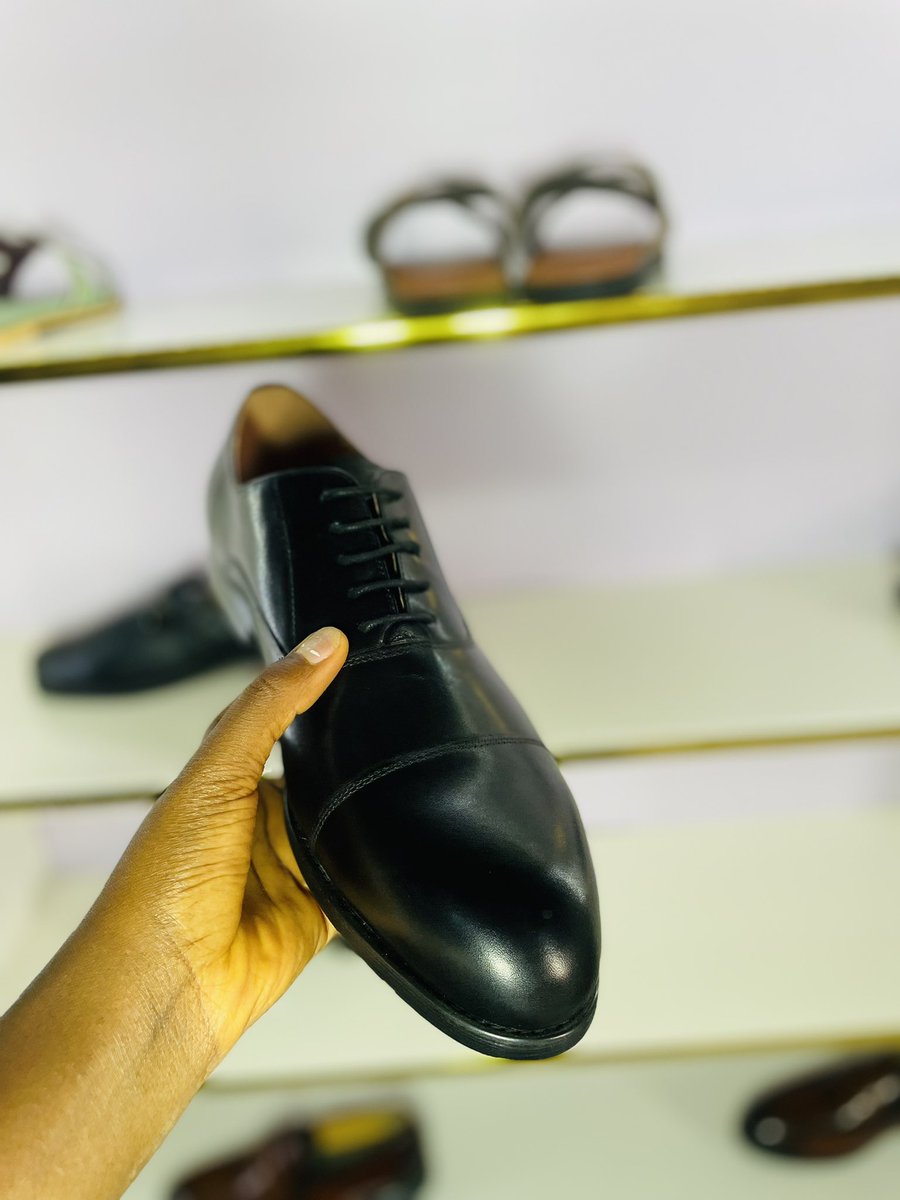 JulsonAwin's tweet photo. It's Awin's Copious ! 
Your sure brand to get all sorts of thoughtfully crafted hand-made shoes, and carefully selected foreign shoes. 

Let your shoes introduce you to the room.🤭🤭
#style #TrendingNow #obicubana #Binance #shoes #JENCHELLA https://t.co/hoVt3rLrVC