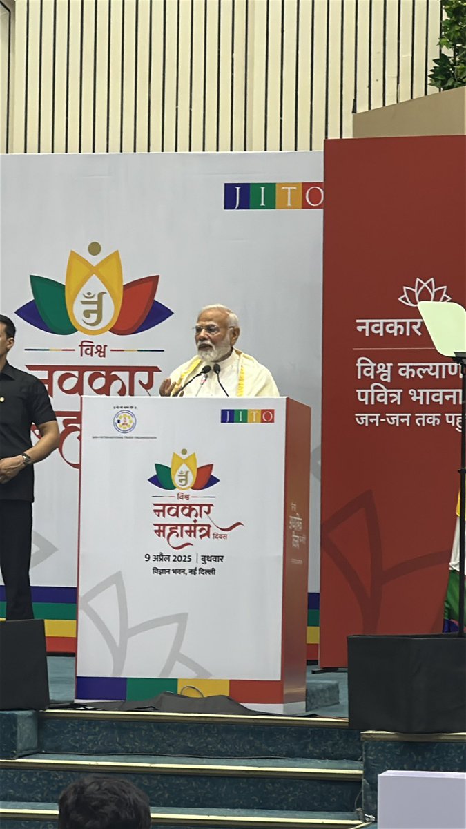 SharmilaOswal's tweet image. @narendramodi ji 
1.88 crore people. 1 sacred chant. A global vibration of peace.
#Navkarday2025 saw massive participation worldwide.
PM Modi’s address in Delhi reminded us that the #NavkarMahamantra is the path to Samyak Darshan, Gyan &amp;amp; Charitra.
#JainUnity #GlobalPeace…