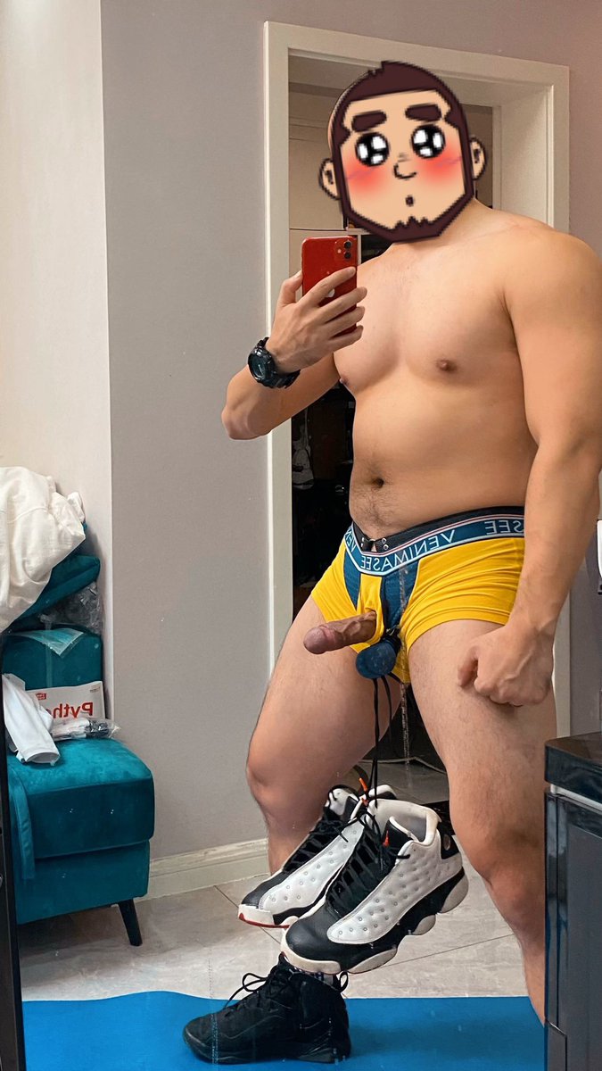 教练出门前的准备：
塞上一个大号的，怼到最深处，固定好，穿上内裤，做一下坠蛋练习，穿戴好衣物，人模狗样的出门。应该...不会被发现吧？