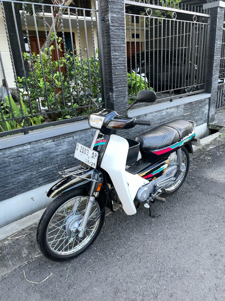 Nih motor seken anti riba nya baraya boston, dibawah 10jt 
Tinggal pake azaaa
Perawatan tinggal oli &amp; service ringan
Di Bandung? Bingung perawatannya dimana, tenang banyak bengkel bebek rekomendasi mah 👌🏻✨