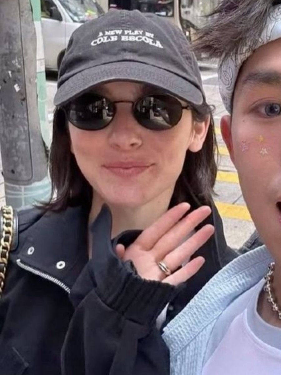 wastemytwenties's tweet image. she looks like one of those blind mice from shrek 😕