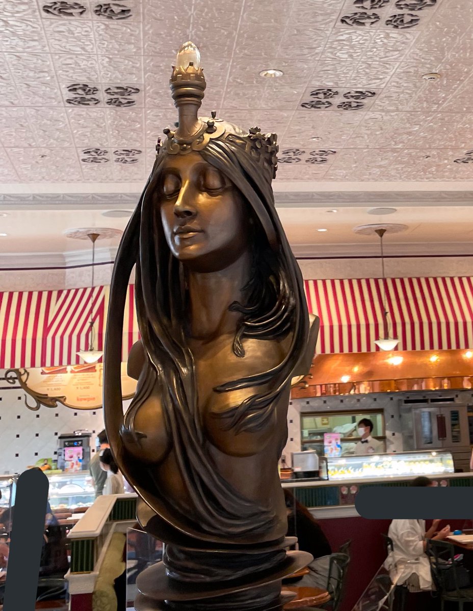 ミュシャといえばUSJ内のビバリーヒルズ・ブランジェリー アール