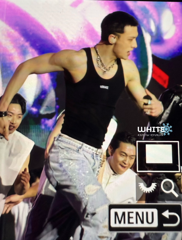 AboutMusicYT's tweet image. Hyunjin of Stray Kids looks incredible in Mexico.