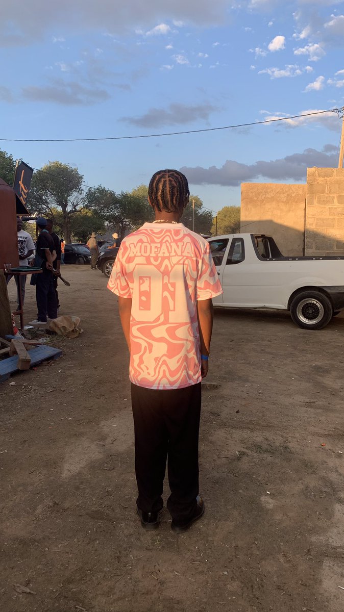 Wearing a sample piece from my first collection Selelekela.

🧵 by Tshepo Mofana

To be available and released this month how’s it looking?