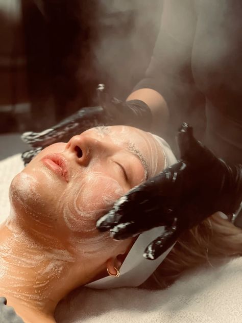 geebeautyy's tweet photo. At GeeBeauty, quality rules! 🌟 Our masters are 101% confident, crafting flawless looks with elite skills. No rush, just perfection. Book now!💇‍♀️ #GeeBeauty #QualityOverQuantity #MasterCraft #BeautyElite #SalonPros“ https://t.co/TZ1Q9Swwoz