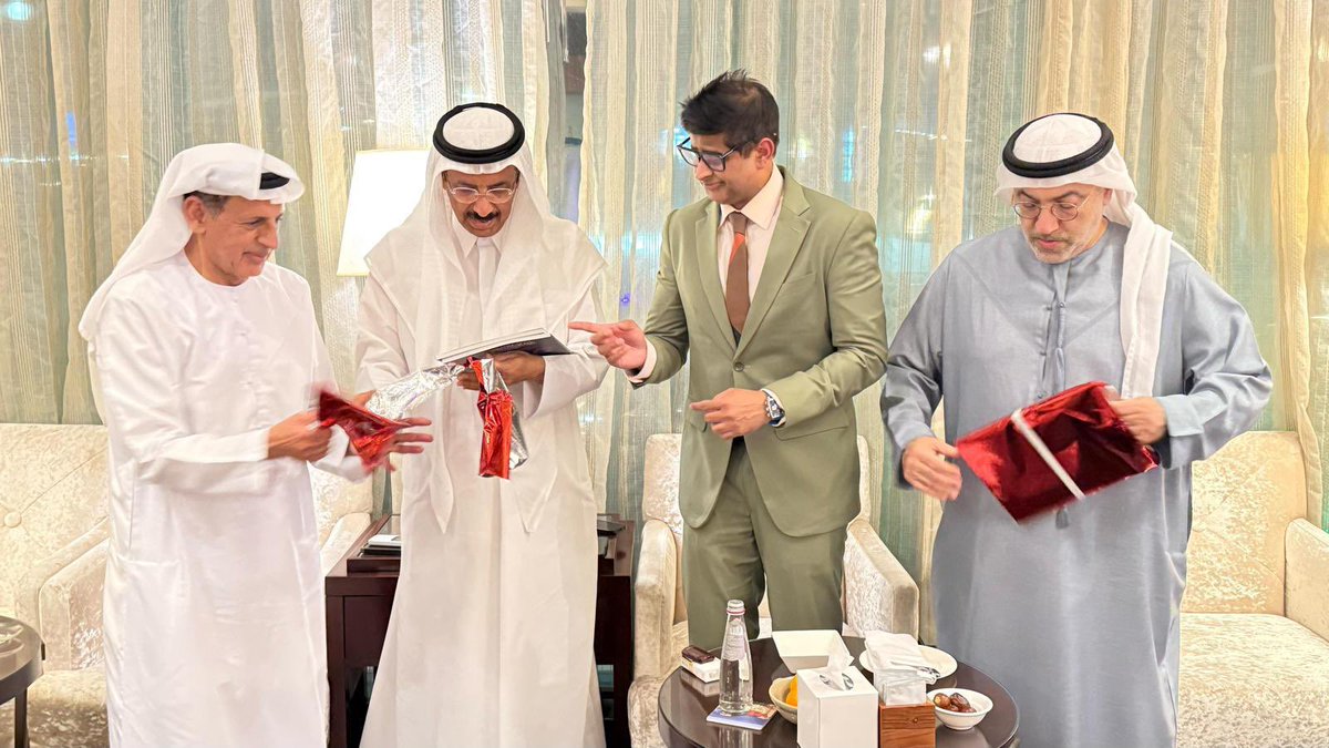 dr_metta's tweet photo. It is a great honor  to present *my book, "Parkinson’s Unfolds: Sands of Emirates" how all it started at King’s Dubai (the first-ever book on Parkinson's in the Emirates* to His Excellency Abdulrahman Mohamed Al Owais, the honourable Minister of Health and Prevention (MOHAP) and His Excellency Awadh Seghayer Al Ketbi , Director General of the Dubai Health Authority (DHA), His Excellency Salem Alowais, His Excellency Mohammad Ahmad Al Murr, Chairman of the Mohammed Bin Rashid Al Maktoum Library Foundation and ex Speaker of the UAE Federal National Council, 
*I  was deeply touched by His Excellency's gesture to showcase my book at the Mohammed Bin Rashid  Al Maktoum Library* while also being moved by His Excellency's kind words of appreciation for the work we are doing at King’s Dubai Parkinson’s Centre of Excellence.