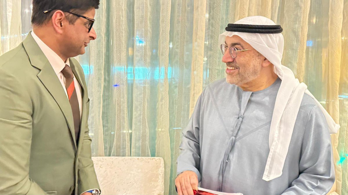 dr_metta's tweet photo. It is a great honor  to present *my book, "Parkinson’s Unfolds: Sands of Emirates" how all it started at King’s Dubai (the first-ever book on Parkinson's in the Emirates* to His Excellency Abdulrahman Mohamed Al Owais, the honourable Minister of Health and Prevention (MOHAP) and His Excellency Awadh Seghayer Al Ketbi , Director General of the Dubai Health Authority (DHA), His Excellency Salem Alowais, His Excellency Mohammad Ahmad Al Murr, Chairman of the Mohammed Bin Rashid Al Maktoum Library Foundation and ex Speaker of the UAE Federal National Council, 
*I  was deeply touched by His Excellency's gesture to showcase my book at the Mohammed Bin Rashid  Al Maktoum Library* while also being moved by His Excellency's kind words of appreciation for the work we are doing at King’s Dubai Parkinson’s Centre of Excellence.