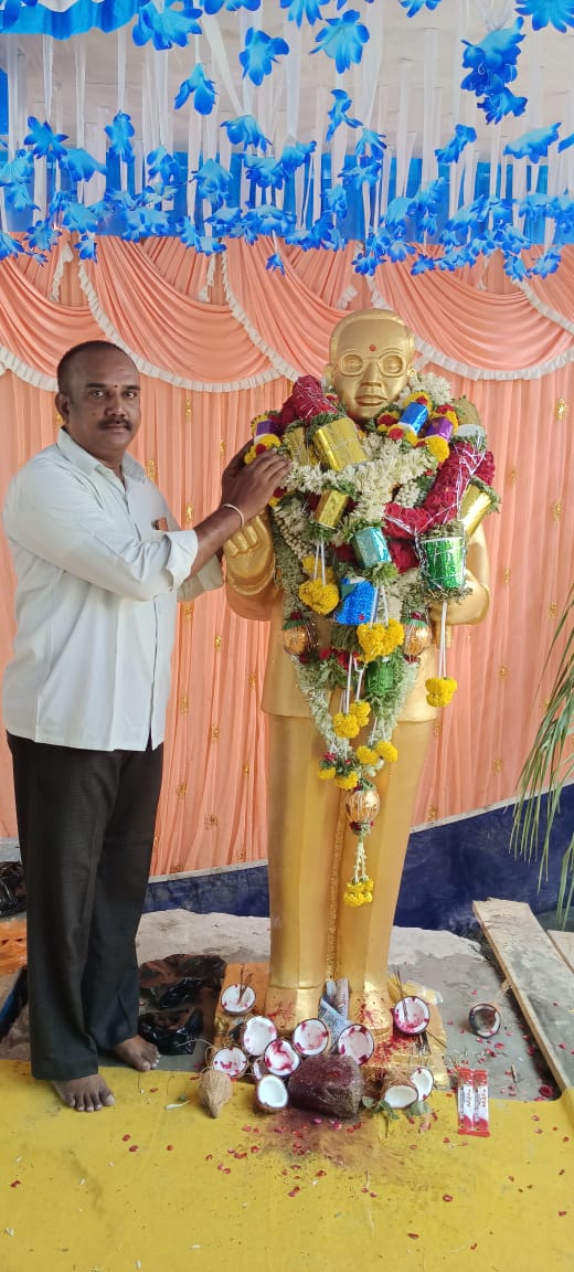 SUGALIGOPALNAI2's tweet image. సామాజిక న్యాయం, సమానత్వం కొరకు కృషి చేసిన రాజ్యాంగ నిర్మాత భారతరత్న బాబాసాహెబ్ డా. బి. ఆర్. అంబేద్కర్ జయంతి సందర్భంగా ఇవే నా ఘన నివాళులు. ⚘🙏
సుగాలి గోపాల్ నాయక్ MBA LLB 
బిజెపి రాష్ట్ర గిరిజన మోర్చా ఐ టి సెల్ కన్వీనర్ ఆంధ్రప్రదేశ్