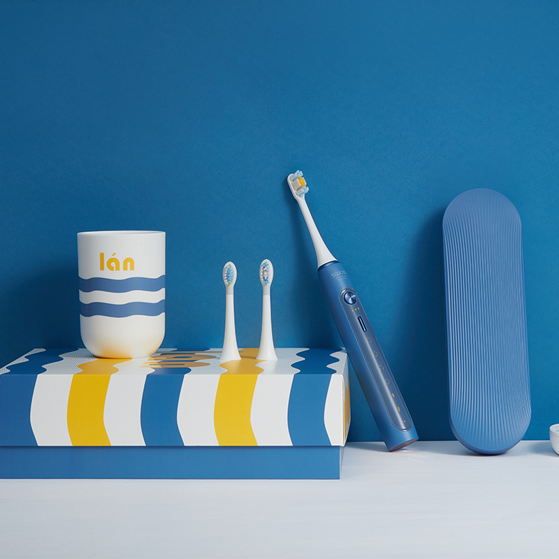 UnicunShop's tweet photo. Say goodbye to embarrassing bad breath 👋! Our Sonic Vibration Toothbrush blasts away plaque with gentle silicone &amp; powerful bristles. ✨  30 days of brushing on one charge! Level up your smile: https://t.co/ar3enRFgu5 🪥 #OralHealth #SonicToothbrush #SmileBrighter https://t.co/AA8PTBJueh