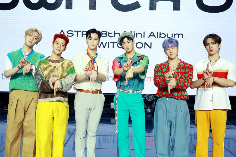 Astro_EW330's tweet photo. #아스트로 3년 만에 단독 콘서트
The 4th ASTROAD [Stargraphy]

오랜만이에...
🔗https://t.co/GMVuPafaUr
🔗https://t.co/eu5epQ3Z0x
🔗https://t.co/pBeddGWxhd
🔗https://t.co/Et8xrKBzVW

#ASTRO https://t.co/Y8nodX9Pnb