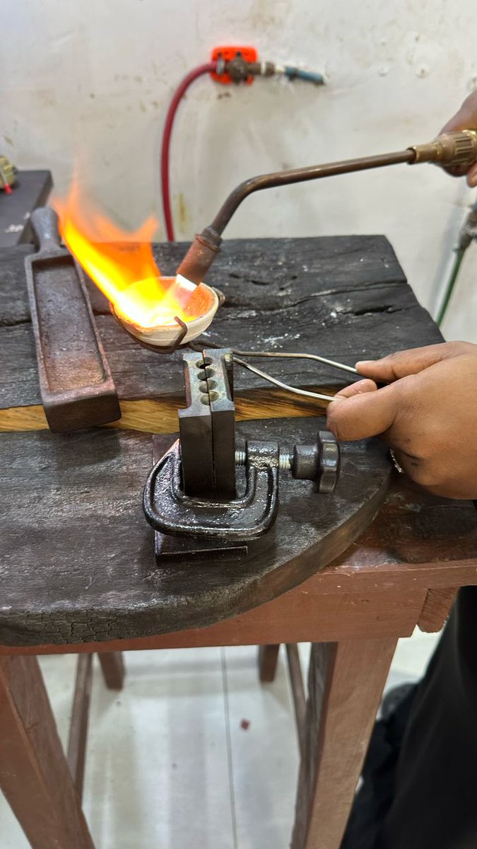 TejiriJC's tweet photo. Today, we melt and prep metals for the week.

#jewelryschool #tejirijc https://t.co/6yrbHZzNFQ