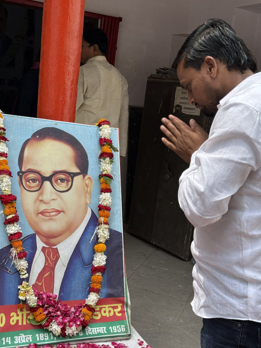 सामाजिक न्याय के पुरोधा, भारतीय संविधान के निर्माता 'भारत रत्न' बाबा साहब डॉ. भीमराव अम्बेडकर जी की जयंती पर श्रद्धापूर्वक नमन।
<a href="/yadavakhilesh/">Akhilesh Yadav</a> <a href="/samajwadiparty/">Samajwadi Party</a>