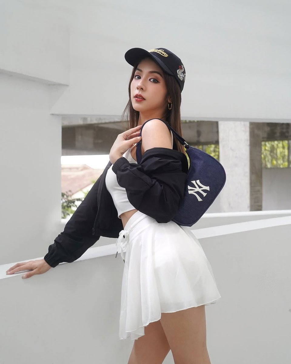 Girlsharings666's tweet photo. 网友投稿 012

性感骚货美女

#美女投稿 #投稿 #美女 #骚货 #意淫 https://t.co/25rz0gGEtY