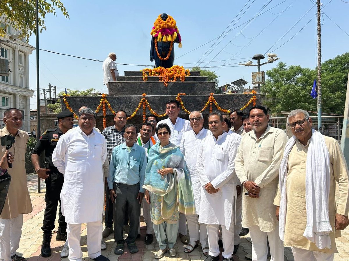 Kumari_Selja's tweet photo. आज सिरसा के अंबेडकर चौक पर भारत रत्न डॉ. भीमराव अंबेडकर जी की प्रतिमा पर माल्यार्पण कर उन्हें उनकी 135वीं जयंती पर श्रद्धा-सुमन अर्पित किए।

बाबा साहब का जीवन हमें संविधान, सामाजिक न्याय और समानता के मूल्यों की रक्षा हेतु निरंतर प्रेरित करता है।

उनका विचार और संघर्ष, आज भी सामाजिक परिवर्तन का सबसे सशक्त मार्गदर्शन है।