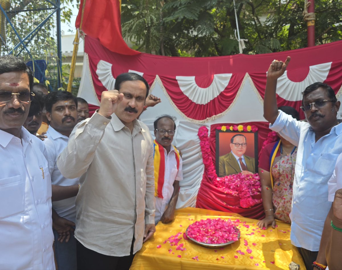 பாட்டாளி மக்கள் கட்சியின் கொள்கை ஆசான்களில் ஒருவரான, சட்டமேதை அண்ணல் அம்பேத்கர் அவர்களின் 135 -ஆம் பிறந்தநாளையொட்டி, சென்னை - பெருங்குடியில் உள்ள அவரது திருவுருவ சிலைக்கு மாலை அணிவித்து, மரியாதை செலுத்திய போது.!