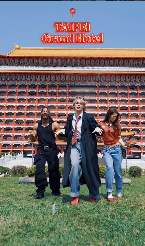 Focus_Taiwan's tweet photo. Social media influencer #VikWhite joined fellow American dancers Fik-Shun Stegall and Lauren Gibson earlier this month to film a series of dance videos across Taiwan, which have since gone viral. https://t.co/HcYdi43QQS https://t.co/q5WX4ftthS