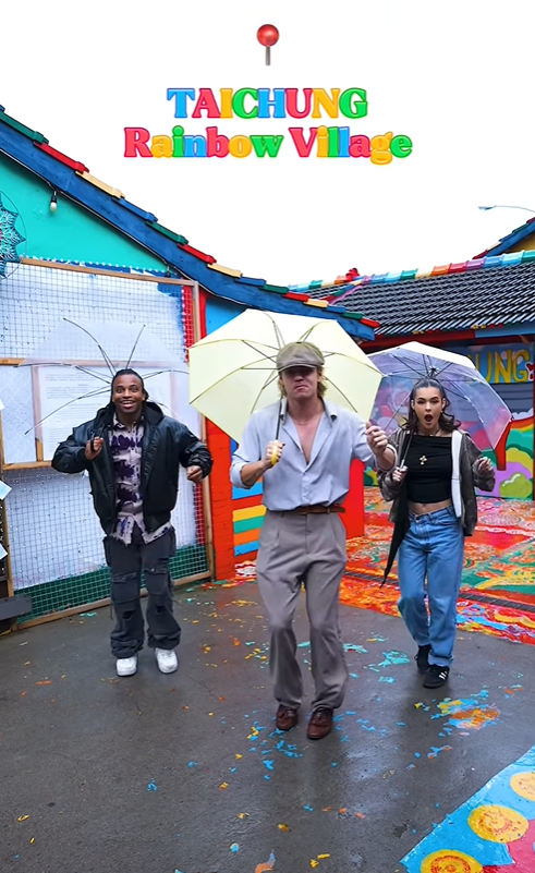 Focus_Taiwan's tweet photo. Social media influencer #VikWhite joined fellow American dancers Fik-Shun Stegall and Lauren Gibson earlier this month to film a series of dance videos across Taiwan, which have since gone viral. https://t.co/HcYdi43QQS https://t.co/q5WX4ftthS
