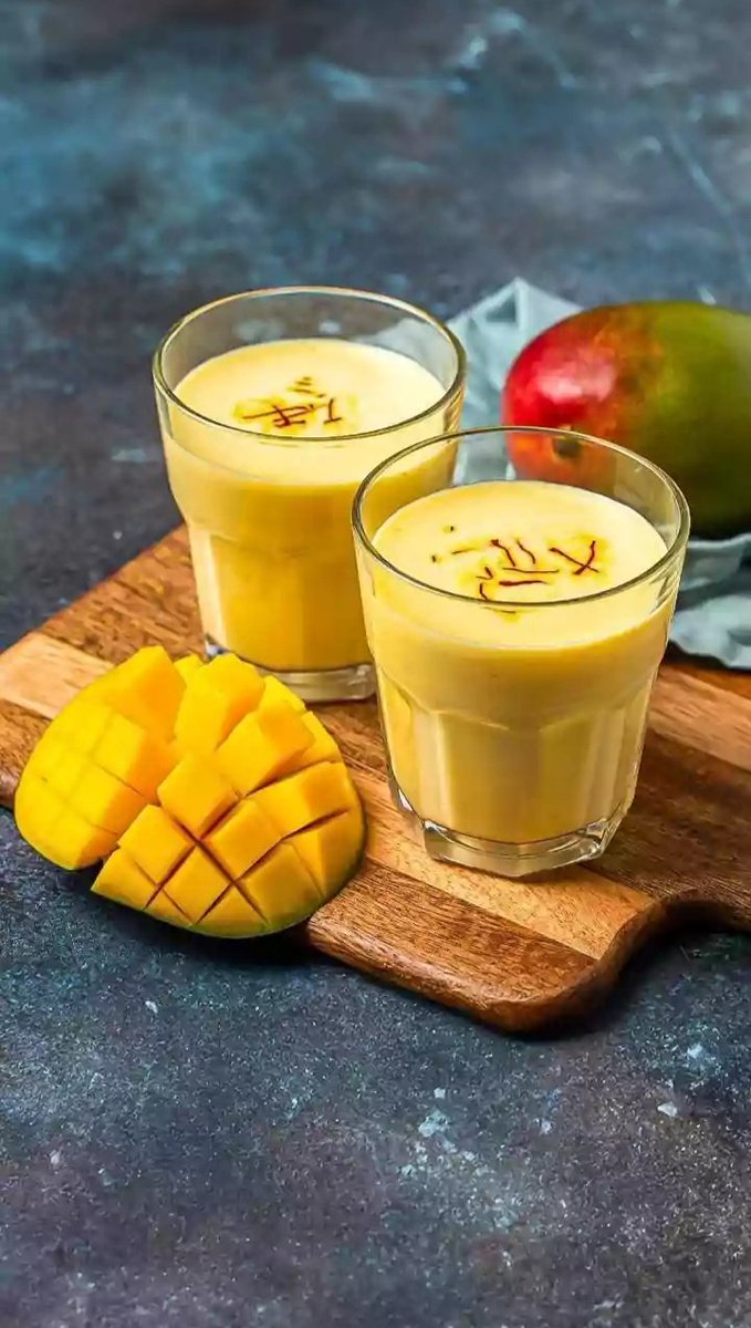 ChillarSavita's tweet image. Let's make Mango Thandai🍹 in summer ⛱️🏝️.
#mangoseason 
#mangolover 
#mangoshake 
#mangojuice 
#mangomango